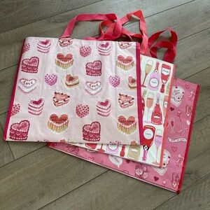 Homegoods TJMaxx Marshalls Vintage Heart Cake Champagne Valentines Day Bags NWOT